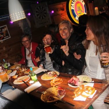 Repas entre amis au Biergarten