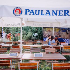 Tables au Biergarten