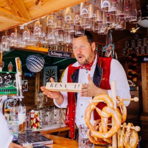 Fabian Brillaud à l'accueil au Biergarten Hans'l & Bretz'l