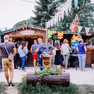 Ancienne Hütte bar au Biergarten