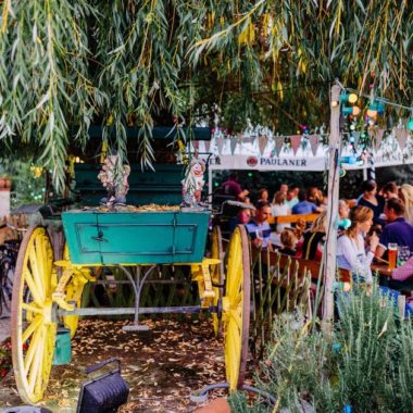 Charrette de décoration au Biergarten