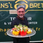 Chef indien cuisine dans le Food truck Hans'l & Bretz'l pour film Steven Spielberg